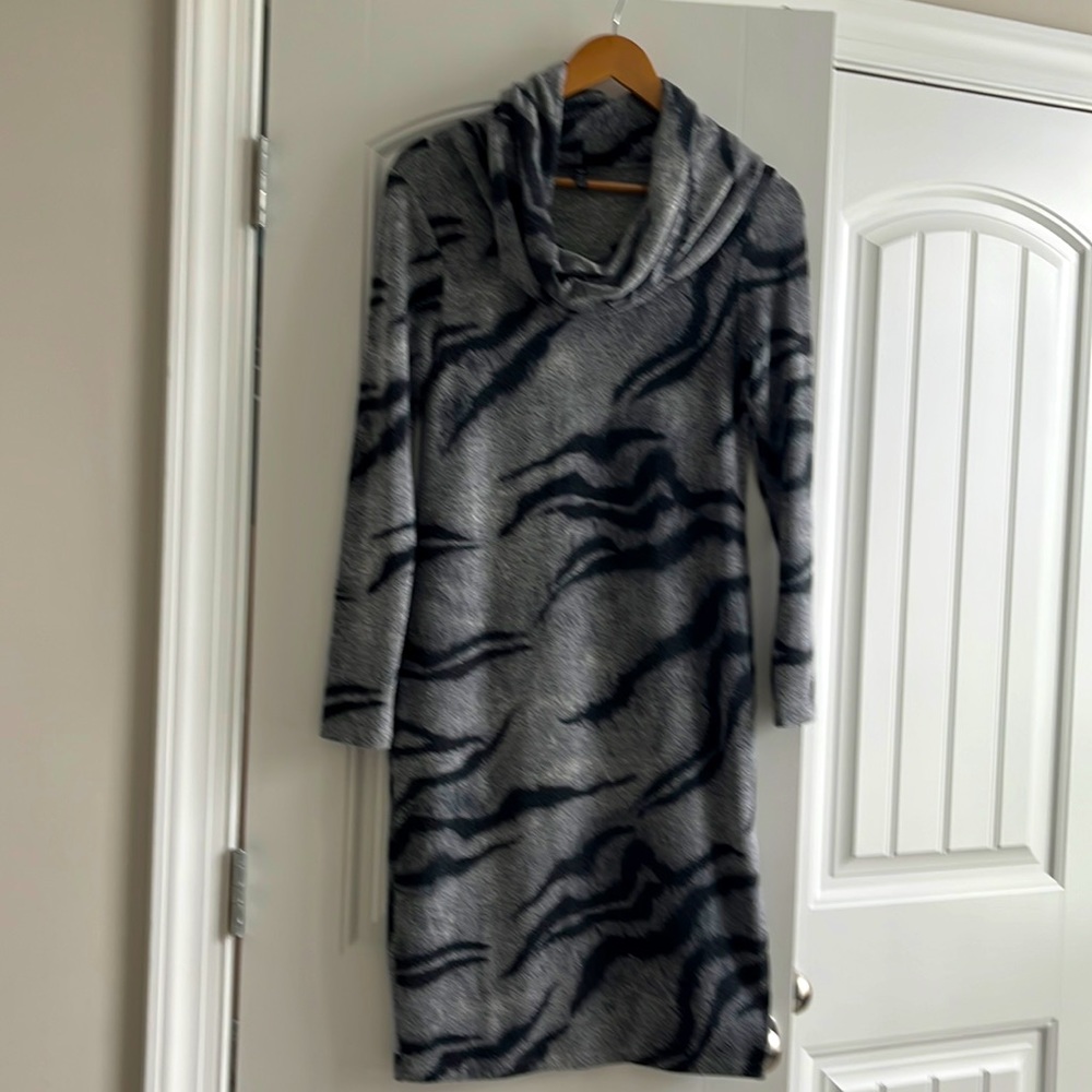 Closet Closeout!🎉White House Black Market Dress XSP. 93% off retail. Final Price